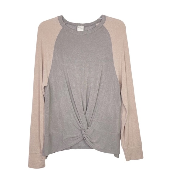 Stitch Fix l Kaileigh Front Twist Top, Medium - Picture 11 of 12